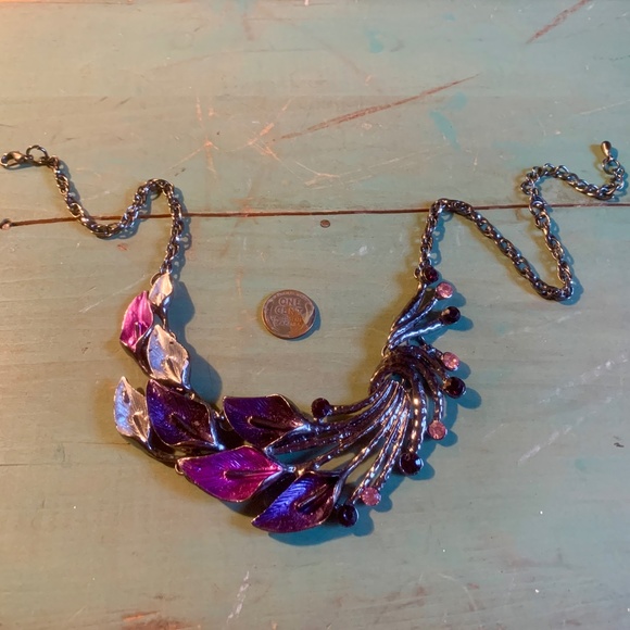 💜 Purple Calla Lilies Leaf Spray & Crystals Silver Tone Statement Necklace 💜 - Picture 7 of 7